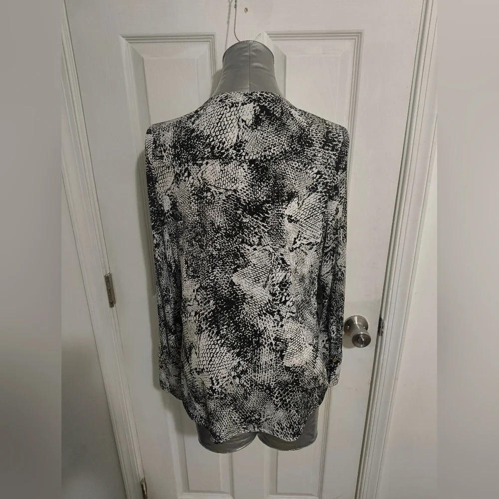 Women's Black and White Snake Print Top 21 - Picture 3 of 4